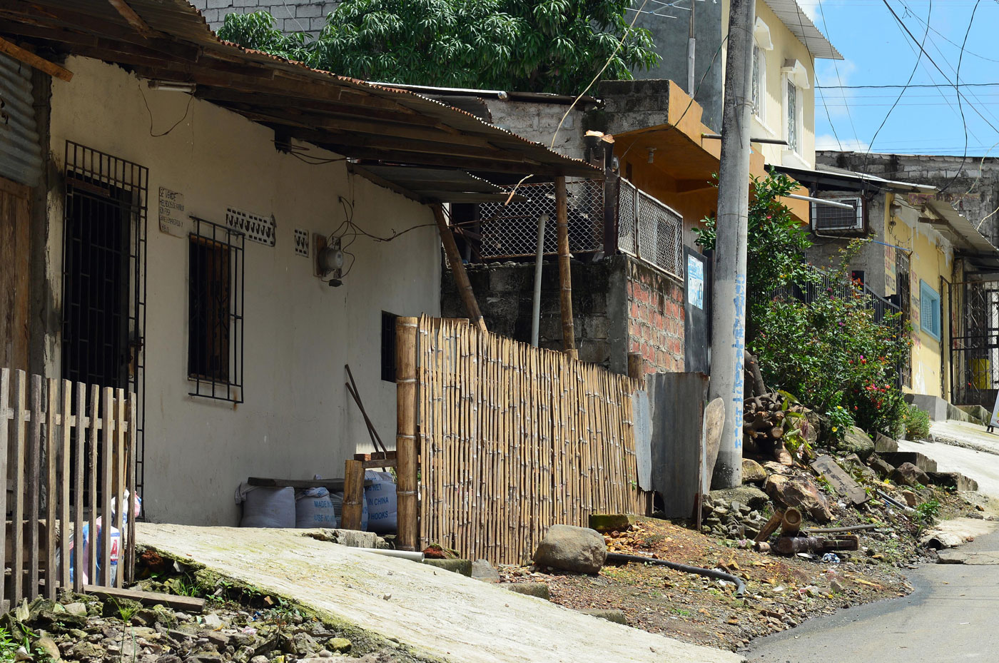 A esta casa, ubicada en la popular cooperativa Paraíso de la Flor, al noroeste de Guayaquil, llegó la Policía para verificar la existencia de cultivos de zanahoria para exportaciones hacia Venezuela.