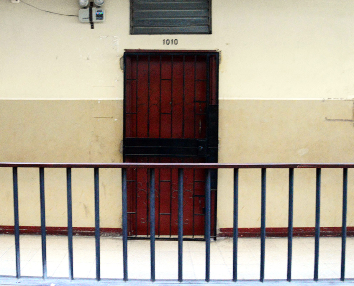 Oficina del abogado Félix Montiel, en el edif. Gran Pasaje, en el centro de Guayaquil. Ahí tenían su sede las firmas Juecrey, Neheminvest y Oseasdany, que recibieron $ 12,45 millones del sistema Sucre.