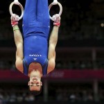 LONDRES. El gimnasta estadounidense Danell Leyva compite en la prueba de anillas durante la competición de gimnasia masculina de los Juegos Olímpicos Londres 2012. Foto: EFE