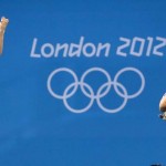 LONDRES. Las saltadoras estadounidenses Abigail Johnston y Kelci Bryant durante la final de trampolín 3 m sincronizado femenino de Los Juegos Olímpicos de Londres 2012. Foto: EFE