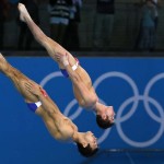 LONDRES. Los estadounidenses Nicholas McCrory y David Boudia compiten, antes de ganar la medalla de bronce, en la disciplina de salto de plataforma sincronizada de 10 metros, durante los Juegos Olímpicos de Londres 2012. Foto: EFE
