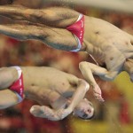 LONDRES. Los estadounidenses Nicholas McCrory y David Boudia compiten, antes de ganar la medalla de bronce, en la disciplina de salto de plataforma sincronizada de 10 metros, durante los Juegos Olímpicos de Londres 2012. Foto: EFE