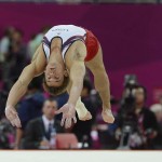 LONDRES. El estadounidense Samuel Mikulak durante la prueba de gimnasia artística de los Juegos Olímpicos de Londres 2012. Foto: EFE