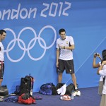 LONDRES.- El nadador ecuatoriano Esteban Enderica (d) durante la sesión de entrenamiento en el Centro Acuático del Parque Olímpico (EFE).