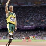 LONDRES. El atleta surafricano Oscar Pistorius antes del comienzo de la prueba de los 400 metros masculino durante las competencias de atletismo de los Juegos Olímpicos Londres 2012.