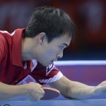 LONDRES. El estadounidense Timoty Wang se enfrenta al norcoreano Song Nam Kim en la ronda clasificatoria de la competición individual masculina de tenis de mesa de los Juegos Olímpicos de Londres 2012. Foto: EFE