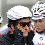 LONDRES. La ciclista británica Elizabeth Armitstead se coloca las gafas antes del comienzo de la prueba de fondo en carretera de ciclismo en ruta femenino durante los Juegos Olímpicos en Londres 2012. Foto: EFE