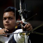 LONDRES. El colombiano Daniel Felipe Pineda compite en el torneo de tiro con arco de los Juegos Olímpicos de Londres. Foto: EFE