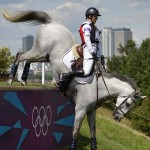 LONDRES. El belga Virginie Caulier monta a "Nepal du Sudre" durante la prueba ecuestre de campo traviesa en los Juegos Olímpicos Londres 2012, en el Parque Greenwich. Foto: EFE