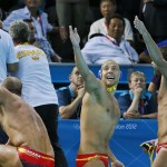 LONDRES. Los jugadores españoles protestan un gol que no subió al marcador en el partido de Waterpolo de los Juegos Olímpicos Londres 2012 que las selecciones de España y Croacia. Foto: EFE
