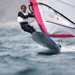 WEYMOUTH. El venezolano Daniel Flores compite en la primera jornada de la clase RS:X, en aguas de la bahía de Weymouth, sede olímpica de vela de Londres 2012. Foto: EFE