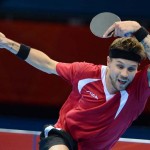 LONDRES. El danés Michael Maze devuelve una bola al alemán Dimitrij Ovtcharov durante la competencia de tenis de mesa masculino individual en los Juegos Olímpicos de Londres 2012. Foto: EFE