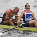 DORNEY. Los británicos Mohamed Sbihi (i) y Greg Searle tras la final de ocho masculino de remo durante los Juegos Olímpicos de 2012. Foto: EFE