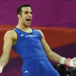 LONDRES. El estadounidense Danell Leyva celebra su medalla de bronce durante la final del concurso múltiple individual de gimnasia artística masculino durante los Juegos Olímpicos de 2012. Foto: EFE