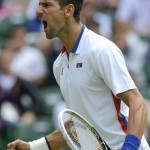 LONDRES. El tenista serbio Novak Djokovic celebra un tanto frente al australiano Lleyton Hewitt, durante el partido de tenis correspondiente a los Juegos Olímpicos de Londres 2012. Foto: EFE