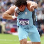 LONDRES. El argentino Marco Fortes compite en la prueba de clasificación masculina de lanzamiento de peso de los Juegos Olímpicos de Londres 2012. Foto: EFE