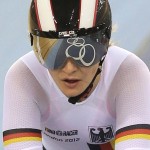 LONDRES. La ciclista alemana Kristina Vogel compite en una de las series de keirin femenino del ciclismo en pista de los Juegos Olímpicos de Londres 2012. Foto: EFE