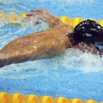LONDRES. El estadounidense Michael Phelps de camino a la victoria en la final de los 100 metros mariposa masculino en la competición de natación en los Juegos Olímpicos en Londres 2012. Foto: EFE