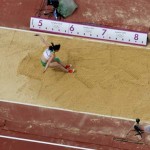 LONDRES. La húngara Gyorgyi Farkas compite en la prueba de salto de longitud del heptatlón en la competición de Atletismo en los Juegos Olímpicos de Londres 2012. Foto: EFE