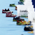 LONDRES. Zapatillas de corredores en el punto de transición durante la prueba de triatlón femenino de los Juegos Olímpicos de Londres 2012. Foto: EFE