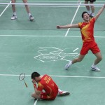LONDRES. Los chinos Yun Cai (d) y Haifeng Fu (i) celebran su victoria sobre los daneses Mathias Boe y Carsten Mogensen, en la final masculina de dobles de bádminton, correspondiente a los Juegos Olímpicos de Londres 2012. Foto: EFE