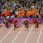 LONDRES. El atleta jamaiquino Usain Bolt (3-i) compite para ganar la medalla de oro en la prueba de los 100 metros planos masculino, durante las competencias de atletismo de los Juegos Olímpicos Londres 2012. Foto: EFE