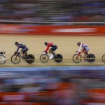 LONDRES. Vista general de una de las rondas del keirin masculino de la competición de ciclismo en pista en los Juegos Olímpicos de Londres 2012. Foto: EFE