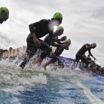 LONDRES. Triatletas compiten en el triatlón masculino de los Juegos Olímpicos de Londres 2012, en Hyde Park. Foto: EFE