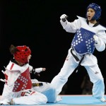 LONDRES. La taekwondista española Briguitte Yagüe (azul) combate con la panameña Carolena Carstens en la categoria de -58 kilos del torneo de taekwondo en los Juegos Olímpicos de Londres 2012. Foto: EFE