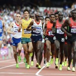 LONDRES. Los atletas compiten en una las series clasificatorias de los 5.000 metros masculinos de la competición de atletismo de los Juegos Olímpicos de Londres 2012. Foto: EFE