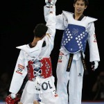LONDRES. El colombiano Oscar Muñoz (i) durante su combate por la medalla de bronce contra Pen Ek Karatek de Tailandia en la competición de taekwondo, en los Juegos Olímpicos de Londres 2012. Foto: EFE