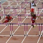 LONDRES. El atleta estadounidense Aries Merritt (2-i) lidera la prueba de los 110 metros vallas masculino, durante las competencias de atletismo de los Juegos Olímpicos Londres 2012. Foto: EFE