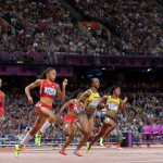 LONDRES. La estadounidense Allyson Felix (3i) compite en los 200 metros femenino, durante las competencias de atletismo de los Juegos Olímpicos Londres 2012. Foto: EFE