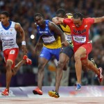 LONDRES. El atleta estadounidense Aries Merritt (d) ganal la medalla de oro en la prueba de los 110 metros vallas masculino, durante las competencias de atletismo de los Juegos Olímpicos Londres 2012. Foto: EFE