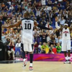 LONDRES. El jugador estadounidense Kobe Bryant (c) celebra una cesta de tres puntos ante Australia, durante un partido de baloncesto por los cuartos de final de los Juegos Olímpicos Londres 2012. Foto: EFE