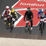 LONDRES. El ecuatoriano Emilio Andrés Falla (4i) durante la competición olímpica de BMX disputada en el BMX track de Londres. Foto: EFE