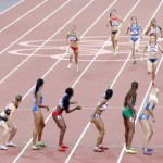 LONDRES. Atletas participantes en la serie de los 4x400 femenino en el estadio Olímpico de Londres 2012. Foto: EFE