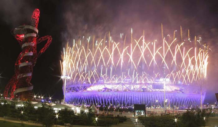 LONDRES. Vista de juegos pirotécnicos en la ceremonia de clausura de los Juegos Olímpicos de Londres 2012. Foto: EFE