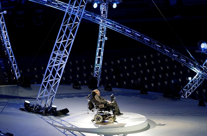 LONDRES. El físico británico Stephen Hawking estuvo presente en el estadio Olímpico de Londres durante la ceremonia de inauguración de los Juegos  Paralímpicos 2012.