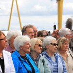 Personas durante una ceremonia por la conmemoración del lanzamiento del Titanic.