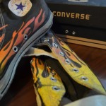 La edición fuego Hot Rod. $27 en La Bahía. Mis primeros Converse