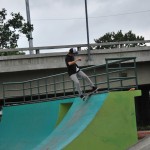Allan García, de 26 años, mientras realiza una pirueta en el conjunto recreacional y deportivo Deportes Extremos Skateboarding y Bicicross. Allan García, de 26 años, mientras realiza una pirueta en el conjunto recreacional y deportivo Deportes Extremos Skateboarding y Bicicross.