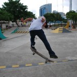 Andrés Chong Qui realiza uno de sus Andrés Chong Qui realiza uno de sus