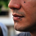 El uso de piercings, según Michael Arévalo, tampoco tiene que ver con lo que representa ser emo.
