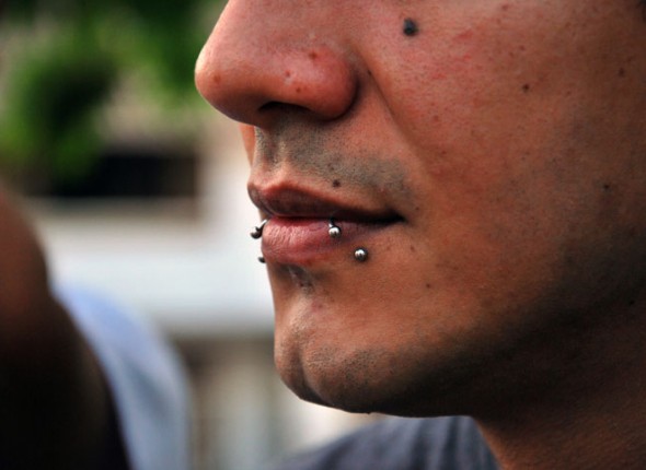 El uso de piercings, según Michael Arévalo, tampoco tiene que ver con lo que representa ser emo.