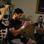 Kalaka, Coyote y el 'tramposo' árbrito Macho Macías se preparan antes del show por cumpleaños de Liam Solms. Kalaka, Coyote y el 'tramposo' árbrito Macho Macías se preparan antes del show por cumpleaños de Liam Solms.