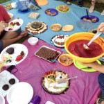 Un helado hecho a base de agua y moras se sirvió en la reunión vegana en la que también participaron vegetarianos y omnívoros. Un helado hecho a base de agua y moras se sirvió en la reunión vegana en la que también participaron vegetarianos y omnívoros.