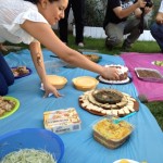 Nathalie Cortez fue una de las 14 personas que participaron en el picnic vegano. Ella optó por juntar varios bocadillos veganos en un solo plato. Nathalie Cortez fue una de las 14 personas que participaron en el picnic vegano. Ella optó por juntar varios bocadillos veganos en un solo plato.