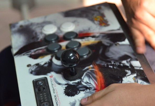 Recordando las épocas del Arcade, este control con botones similares se puede conectar a las consolas.