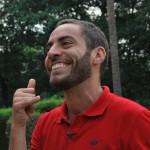 Danilo Esteves en uno de sus actos de stand up comedy.